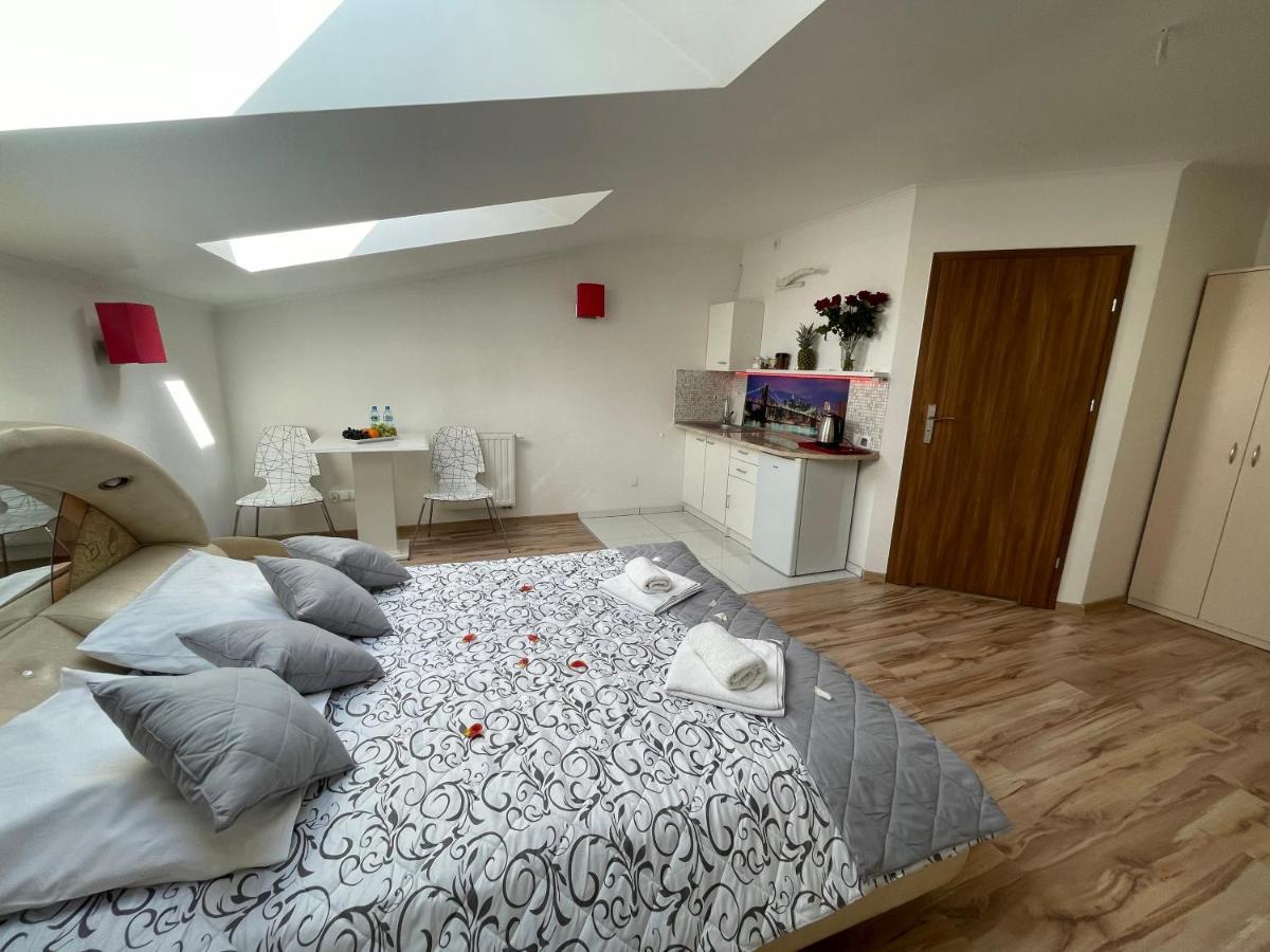 Hotelik Gold Raszyn Luaran gambar