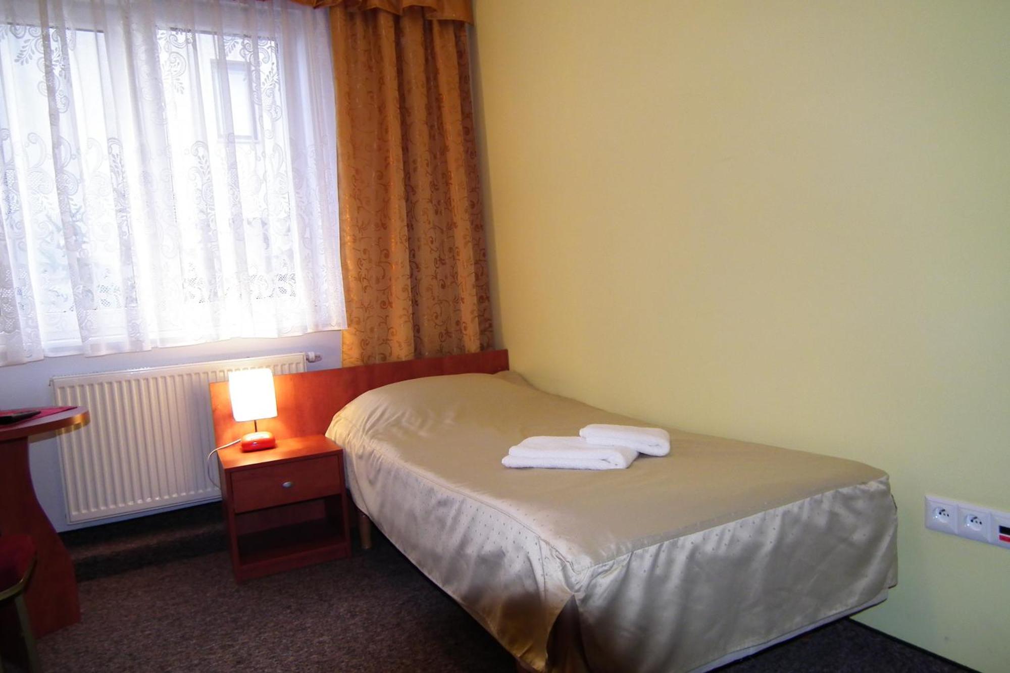 Hotelik Gold Raszyn Bilik gambar