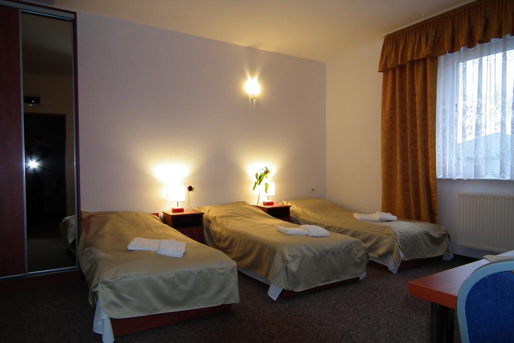 Hotelik Gold Raszyn Bilik gambar